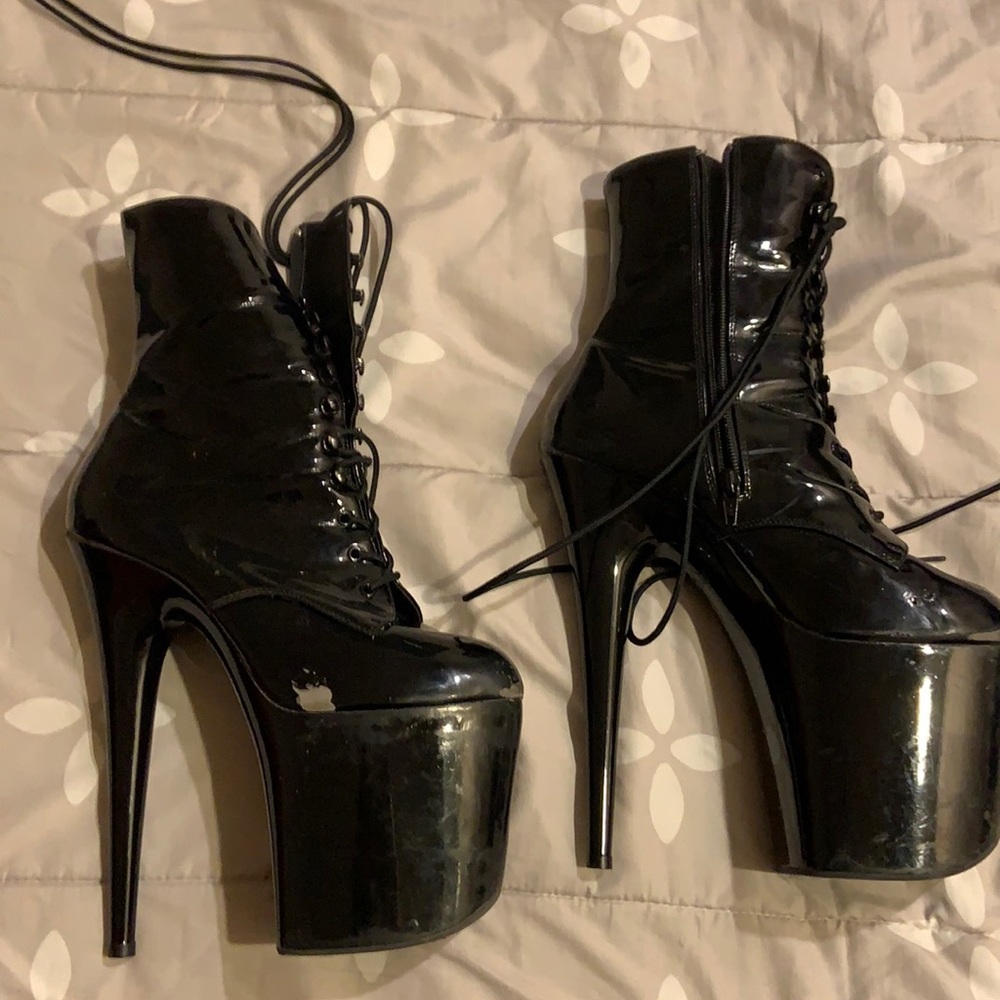 Pleaser Flamingo 1020 black patent used sz 11